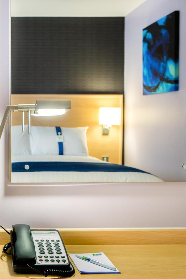 Holiday Inn Express Manchester Airport By Ihg Ringway Esterno foto