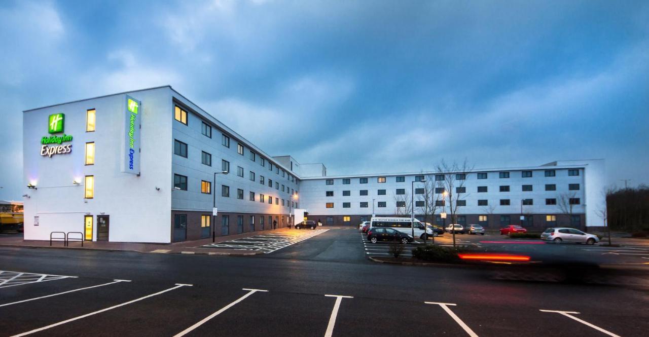 Holiday Inn Express Manchester Airport By Ihg Ringway Esterno foto
