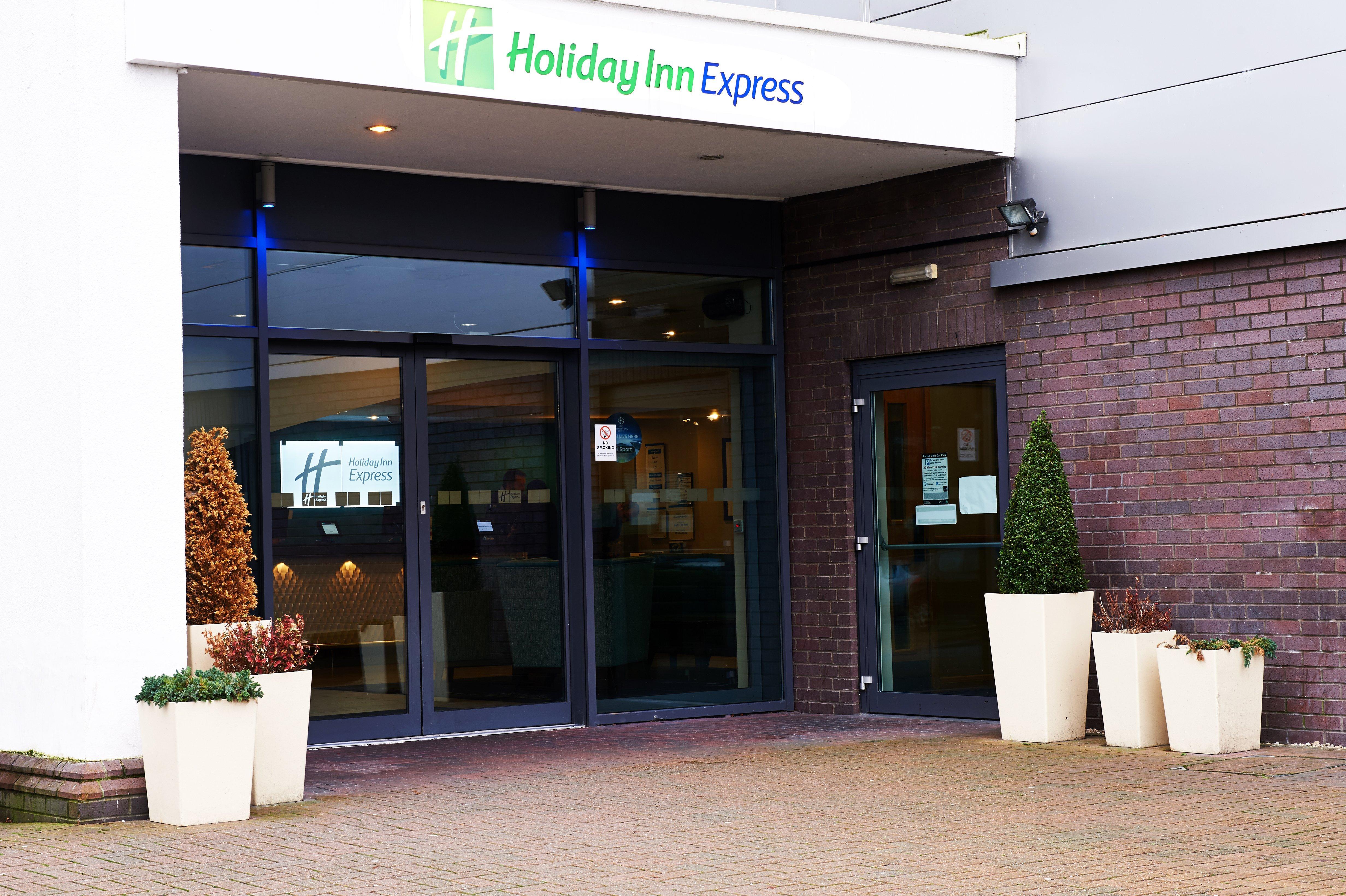 Holiday Inn Express Manchester Airport By Ihg Ringway Esterno foto
