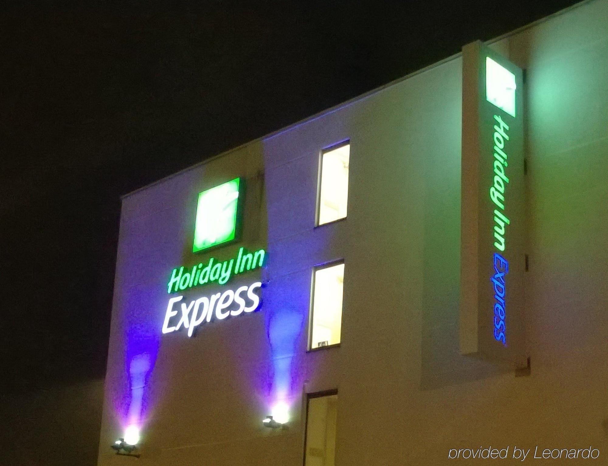 Holiday Inn Express Manchester Airport By Ihg Ringway Esterno foto