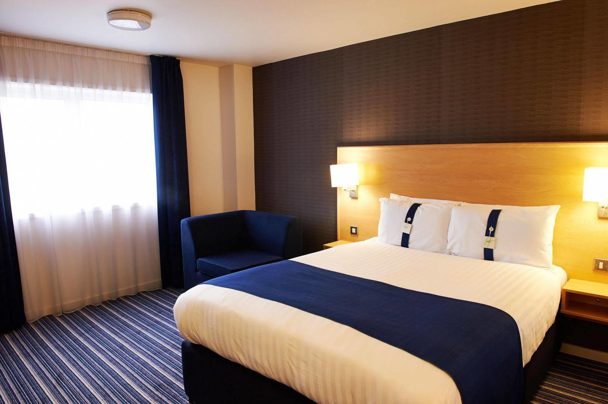 Holiday Inn Express Manchester Airport By Ihg Ringway Esterno foto