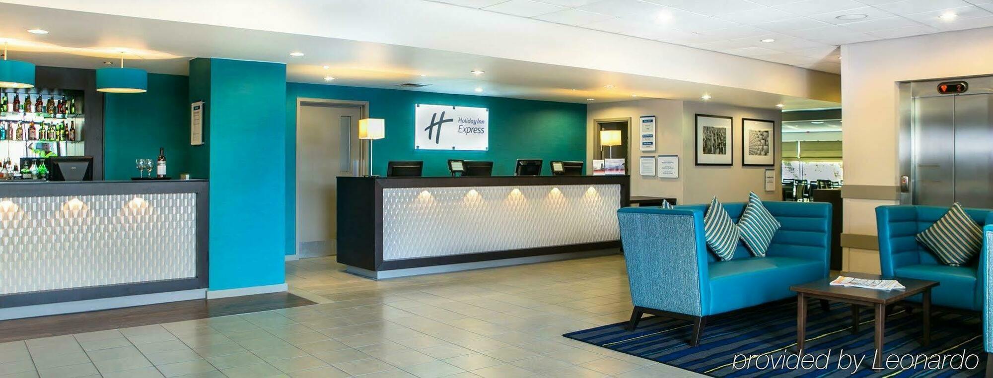 Holiday Inn Express Manchester Airport By Ihg Ringway Esterno foto