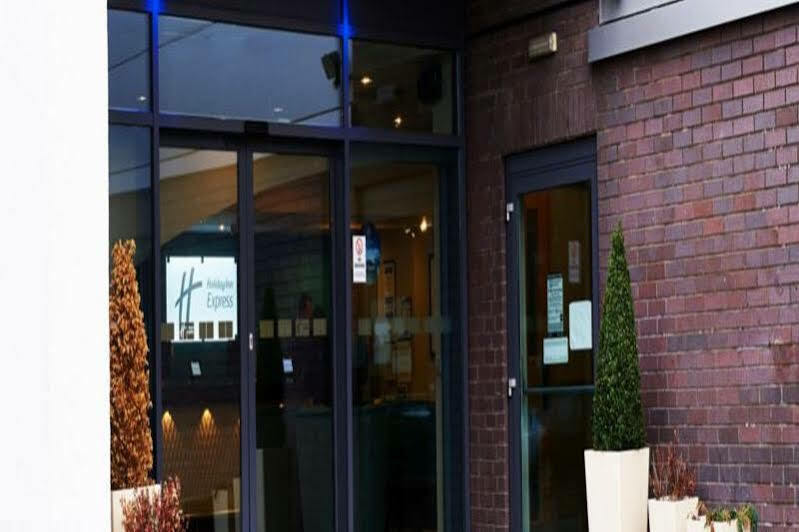 Holiday Inn Express Manchester Airport By Ihg Ringway Esterno foto
